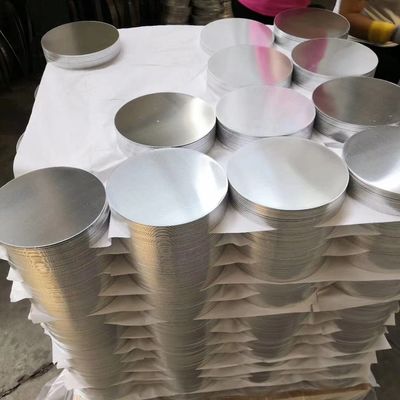 Disco redondo de aluminio reflectante de 0,7 mm 0,8 mm 1050 1060 1100 para ollas, tamaño personalizado, alta planitud, borde sin rebabas, grado alimenticio